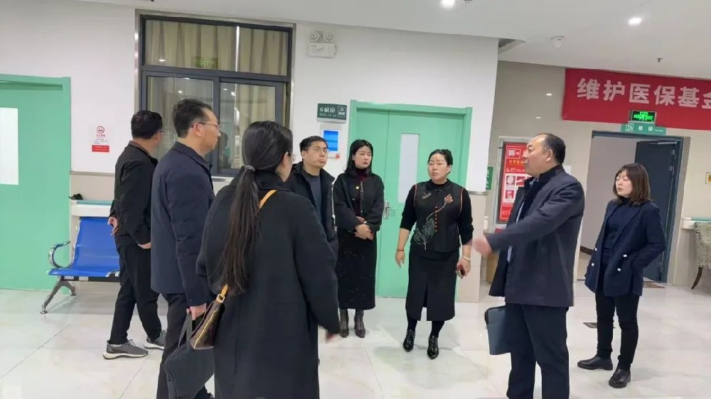 <strong>禹州市卫健委及卫生培训学校领导参观楊門醫派传承工作室</strong>
